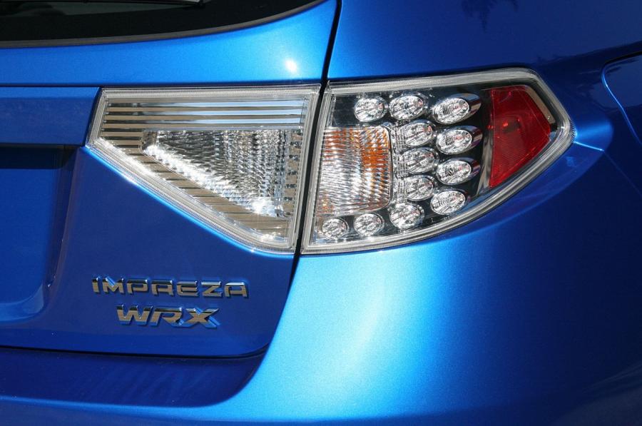  Subaru Impreza WRX 2011 года  (фото 28 из 39)